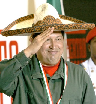 El presidente de Venezuela, Hugo Chávez, inauguró ayer una exposición sobre Emiliano Zapata en Venezuela. (AP)