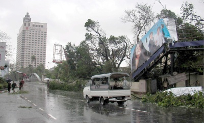 Tras el paso del ciclón Nargis, que llegó a alcanzar los 192 kilómetros por hora, las autoridades declararon cinco áreas en estado de emergencia en Myanmar. (EFE) 
