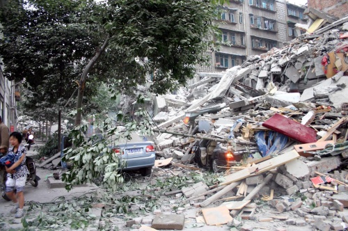 TERREMOTO EN CHINA DEJA MILES DE MUERTOS