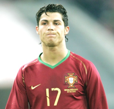 Cristiano Ronaldo, ha declarado que está a gusto en Inglaterra, pero no se descarta una posible venta, aunque Real Madrid tendría que ofrecer arriba de 120 millones de dólares por el jugador. (jammedia)