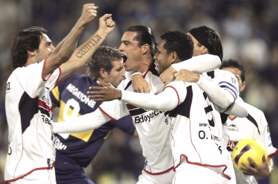 Atlas de México rescató de último minuto un empate 2-2, que sabe a triunfo, ante Boca Juniors de Argentina, en el partido de ida de cuartos de final de la Copa Libertadores de América. (AP)
