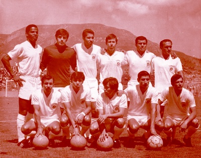 Guillermo “Popi’’ Correa, primero de izquierda a derecha en la fila de arriba, 
murió el pasado miércoles 14 de mayo en la Ciudad de México. El peruano jugó 
en el desaparecido equipo Torreón de 1969 a 1971. (Archivo)