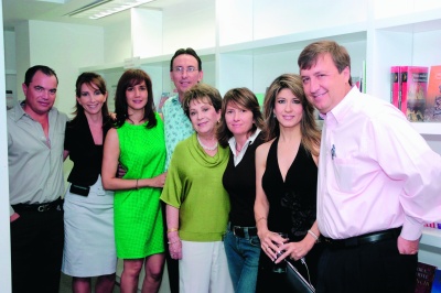 Jesús y Cristina Villarreal, Diego y Lucero Berlanga, Marisa de Berlanga, Isabel Berlanga, Gerardo y Karina Berlanga.

Javier García y Miriam Gurrola.

Naima P. de Murra, Marisa de Berlanga y Lourdes Bañuelos.

Ana Laura Guerrero, Josefina López y Blanca Valenzuela.