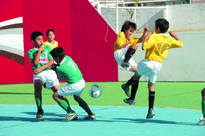 El conjunto del Colegio Inglés venció 2-1 a la Escuela Carlos Pereyra para consagrarse campeón municipal del Torneo Futbolito Bimbo Stara 2008.
