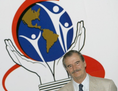 El ex presidente de México, Vicente Fox, sonríe durante un discurso al inicio del Foro Internacional 'Inseguridad, dolor evitable' que se lleva a cabo en Bogotá, Colombia, con la participación de cinco ex presidentes y dos ex primeros ministros de Latinoamérica y el Caribe. (EFE)