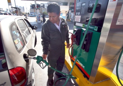 El subsidio a la gasolina ha causado controversia entre los economístas, sin embargo, la recomendación que prevalece es su eliminación gradual para evitar inflación.