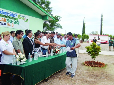 23 planteles educativos de Santiago, Canatlán Otáez, Canelas, Nuevo Ideal, Tepehuanes, Guanaceví y Topia fueron certificados como escuelas de calidad.