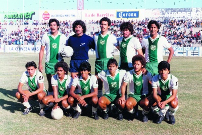Este es el equipo Santos Laguna IMSS que se coronó campeón de liga y campeón de campeones en la temporada 1983-1984 de Segunda
División “B’’, que marcó el regreso del futbol profesional a la Comarca. (Archivo)