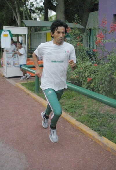 El maratonista Procopio Franco manifestó que va por la revancha en los Juegos Olímpicos de Beijing 2008, 
después de no haber obtenido un buen resultado en 
Atenas 2004. (Fotografía de Jesús Galindo López