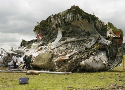 Completamente destrozado quedó un avión de carga Boeing 747-200, de la empresa “Centurión” de Estados Unidos, que acababa de despegar del aeropuerto bogotano de Eldorado, con destino a la ciudad estadounidense de Miami en Florida. (EFE)
