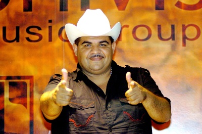 Incluye dos de estos temas en su nuevo disco Postrado a tus Pies. (Jam Media)