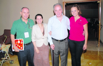 Pedro Alfonso Ochoa, presidente fundador de Asociación de Nacimientos Múltiples, Marha Fatone, Liz Velloso y Alejandra Velasco.
