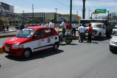 El ingreso a Gómez Palacio por el bulevar J. Agustin Castro, proveniente de Ciudad Lerdo fue obstruído por un accidente vehícular.