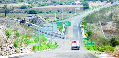 La supercarretera Durango-Mazatlán estará terminada en varios años más.
