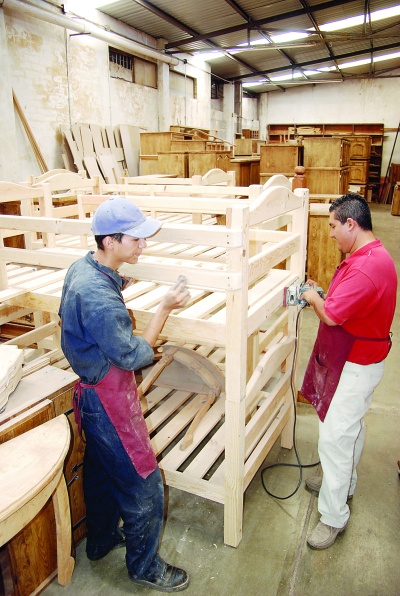 Los fabricantes muebleros tienen la posibilidad de modernizar sus procesos mediante nueva tecnología.
