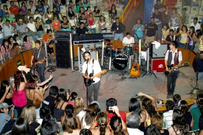 Motel hizo vibrar a sus fans, mayoría mujeres, en su presentación del domingo en el Palenque de la Feria. (Fotografías de Jaime de Lara y Jam Media)
