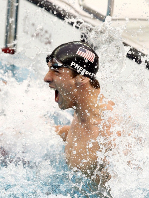 Michael Phelps
 Ocho medallas de oro y siete récords mundiales después, el nadador de 23 años de Baltimore escribió su nombre con letras doradas. No sólo superó la marca
de Spitz, sino que dejó en el camino a leyendas como Carl Lewis, Larissa Latynina y Paavo Nurmi para convertirse en el atleta olímpico más laureado en
la historia olímpica con 14 preseas de oro en dos juegos.