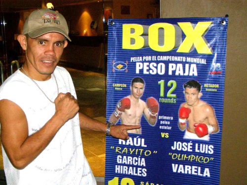 El boxeador venezolano José Luis Olímpico Varela, buscará arrebatarle este sábado el título paja de la FIB, al mexicano Raúl “Rayito” García en La Paz, Baja California Sur. (Cortesía BoxLatino)