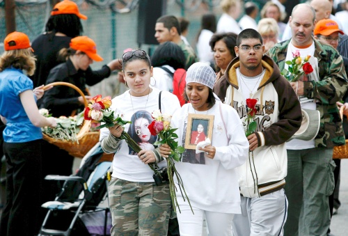 Familiares y estudiantes que representan a más de 90 países cuyos ciudadanos murieron el 11 de septiembre de 2001, dieron lectura a los nombres de más de dos mil personas que murieron en Nueva York. 