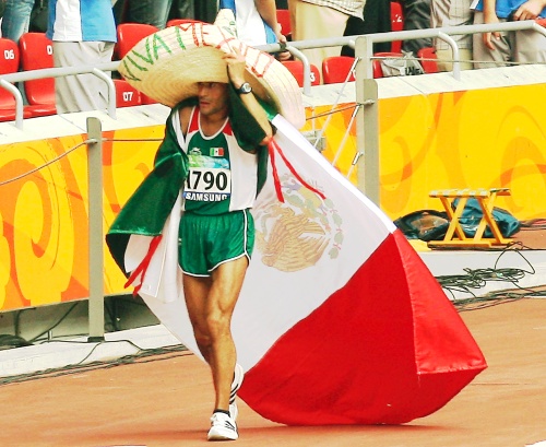Mario Santillán consiguió hoy la décima medalla de oro para México al imponerse en el maratón, categoría T46, con un tiempo de 2:27.04.