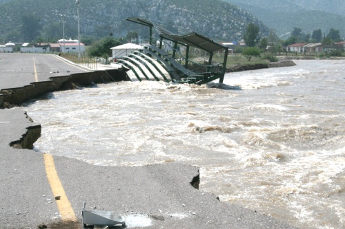 La avenida del Río Nazas derribó las tribunas y destruyó parte de la carpeta asfáltica de la Ciclopista 'Cenobio Ruiz Martínez' de Ciudad Lerdo, Durango. (Fotografía de Jaime de Lara Garza)