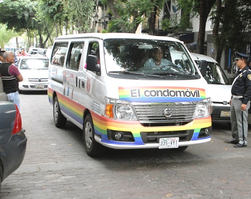 El 'Condomóvil' ha sido utilizado para promover campañas de prevención de VIH/Sida y prácticas sexuales seguras en México desde 1998. (Notimex)
