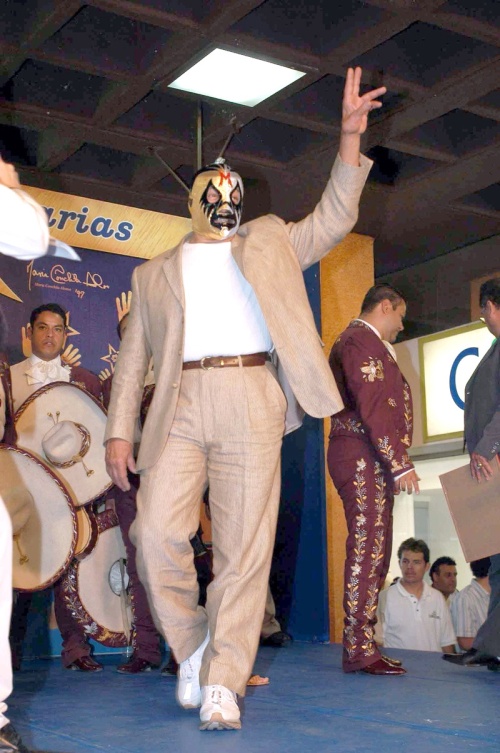 Mil Máscaras, un gladiador que nació grande y que es una leyenda viviente de la lucha libre mundial. (Fotografías de Notimex)

