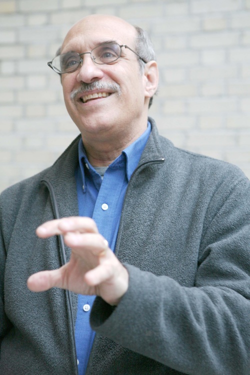 Chalfie, nacido en 1947, es profesor en la Universidad de Columbia en Nueva York. 