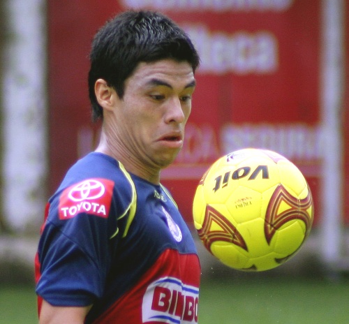 El mediocampista de Chivas, Gonzalo Pineda, si podrá enfrentar a Piver Plate y al América. (jammedia)