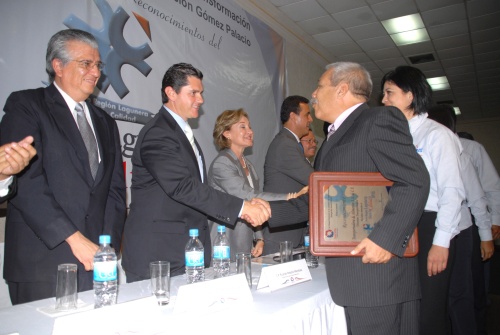 Ayer se fueron entregado el Premio  Región Lagunera Hacia la Calidad a empresas como Takata México, Transportadora de Alimentos y Manufactura Post Form, así como al Instituto Tecnológico Superior de Lerdo. (Fotografía de Fernando Compeán)