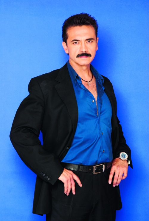 Tomás Goros se integró desde hace dos semanas a la telenovela Contrato de Amor. (Cortesía TV Azteca)
