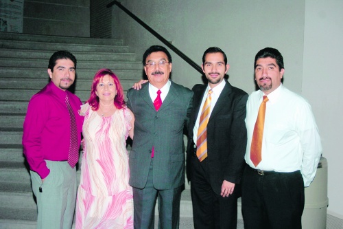 Gregorio Soto Arellano junto a su esposa Bertha Alicia Aguilar de Soto y sus hijos Gregorio, Enrique y Adrián.