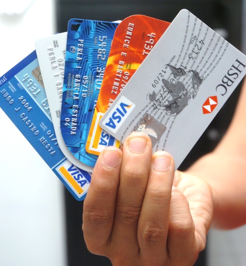 Las tarjetas de crédito son un arma de doble filo para quién las tiene.