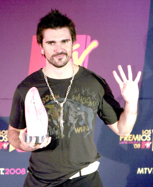 Juanes sumó otro triunfo más en su carrerra, al obtener cuatro premios. (Notimex)