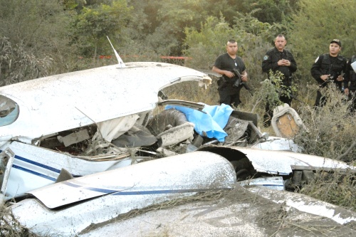 La aeronave quedó en los terrenos de un rancho particular, a un costado del aeropuerto, que se ubica a unos 20 kilómetros de Ciudad Victoria. (Notimex)