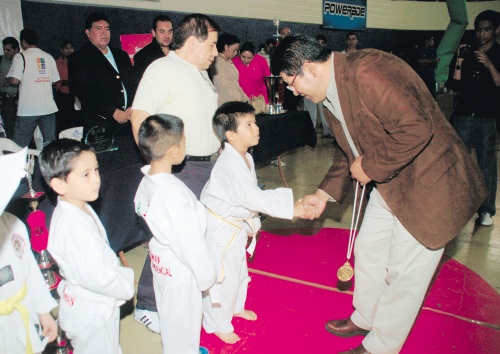 Improcedente
'No hay riesgo de que el tae kwon do desaparezca
como deporte olímpico, pues son miles de deportistas los que practican este arte marcial en todo el mundo'.
José Luis Onofre, Entrenador nacional.
