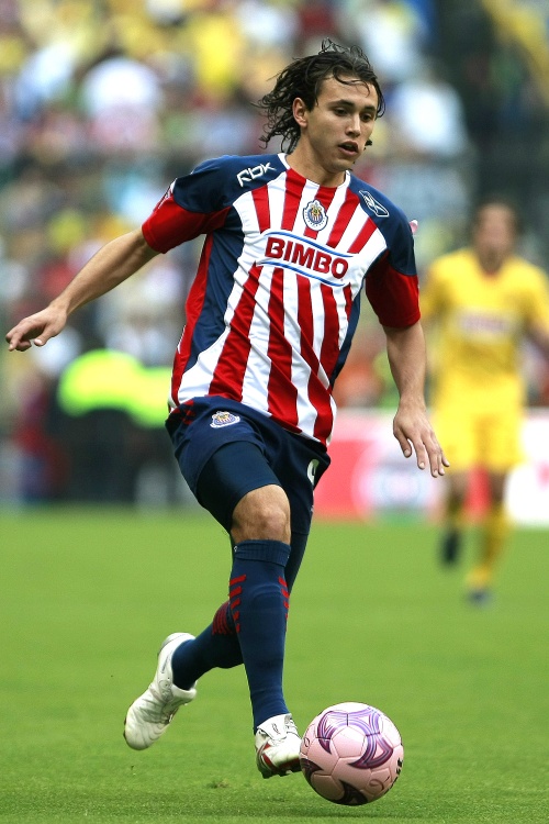 Omar Arellano le dio la victoria a las Chivas con dos anotaciones en el clásico. (Jam Media)