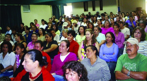 Varias mujeres acudieron a las pláticas sobre violencia intrafamiliar en Santiago Papasquiaro.