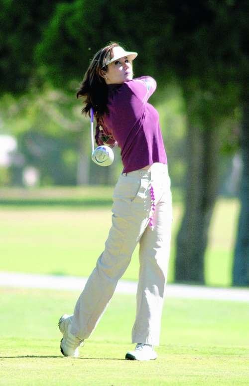Ayer dio inicio el Torneo del Día de la Golfista 2008, organizado por el Campestre Torreón, registrándose un empate en el primer lugar entre Cristina Fernández y Marcela Coughlan. (Fotografía de Jesús Galindo)