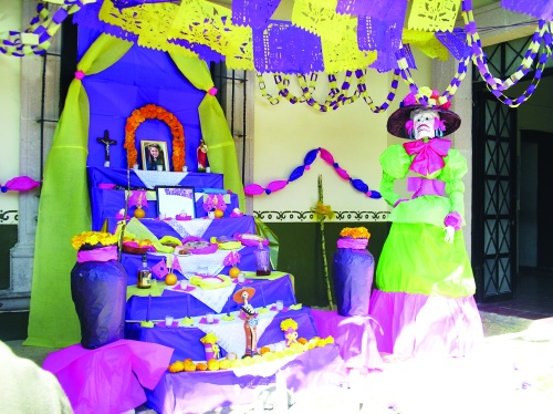 El concurso de altares y calaveras, convocado por el Centro Cultural de Sombrerete, fue ganado por el CBTIS 104.