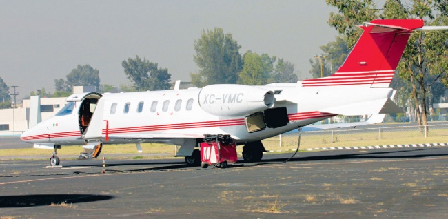 La aeronave en la que perdió la vida el secretario de Gobernación es un jet ejecutivo de la Secretaría de Gobernación, tipo Learjet, matrícula XC-VMC, con capacidad para 10 personas. (Agencia Reforma)