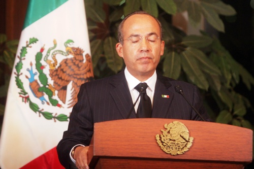 El anuncio cimbró al presidente Felipe Calderón como no se le había visto nunca, lo conmocionó.