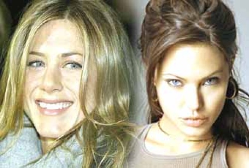 Aniston quiere de vuelta su dignidad y por ello planea revelar los secretos de Angelina y Brad.
