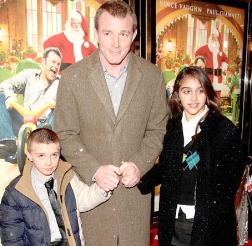 Guy Ritchie se muestra como un buen padre. (Archivo)