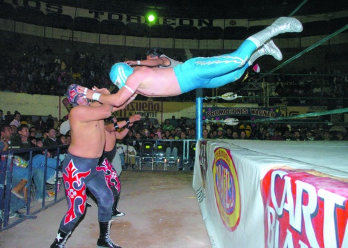 Regresa la Lucha Libre AAA a la Plaza de Toros Torreón con la presentación de La Parka, Gronda, El Zorro, Electro Shock, Rellik, Mexican Powers, los Vipers Revolutions, la Real Fuerza Aérea y gladiadores exóticos. (Archivo)