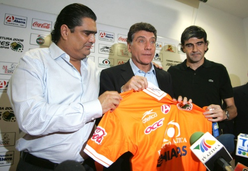 El argentino Miguel Ángel Brindisi fue presentado ayer como entrenador de los Jaguares de Chiapas para el 	torneo Clausura 2009 del fútbol mexicano. (Notimex)