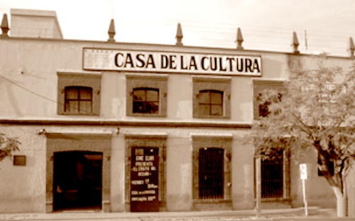 En esta casa se escribió uno de los libros que cambió la historia contemporánea de México, sus instalaciones un tanto descuidadas en el tiempo, albergan ahora la Casa de la Cultura de San Pedro de las Colonias.