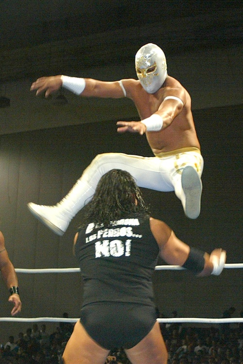 Místico retó a un duelo de máscaras al luchador lagunero Último Guerrero , quien aceptó el desafío, pero primero desea medirse en un 'mano a mano'. (Jam Media)
