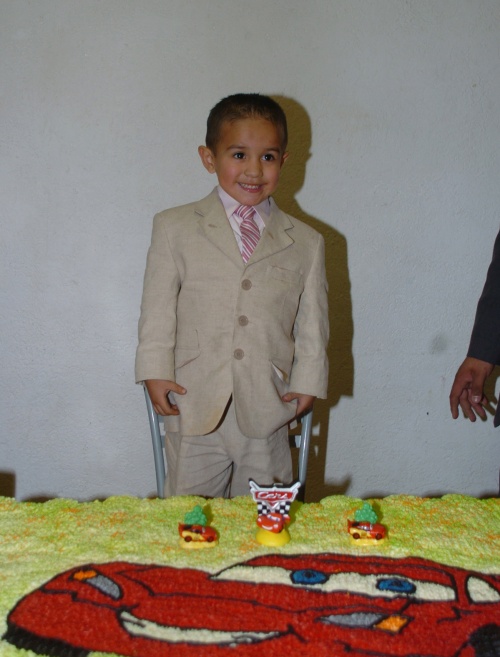 Diego Alarcón Martínez, feliz en su fiesta de tres años.