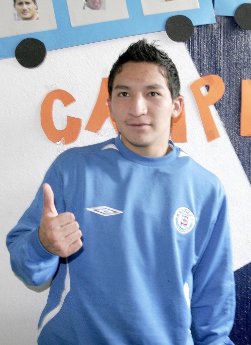 César Villaluz, mediovolante del Cruz Azul.